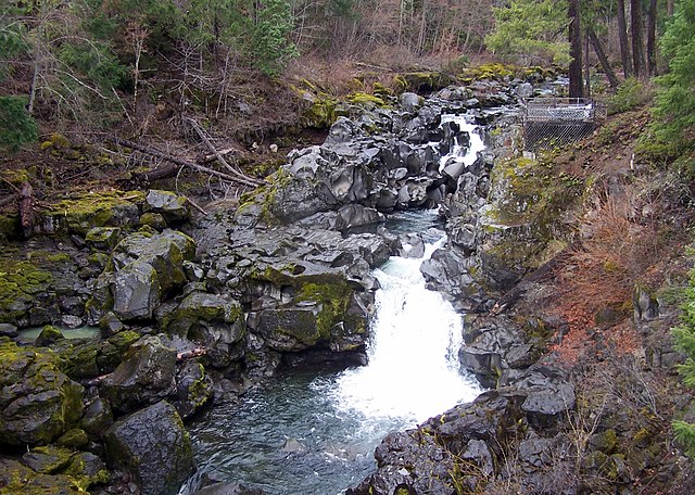 Avenue of the boulders. There are huge boulders in the river.
