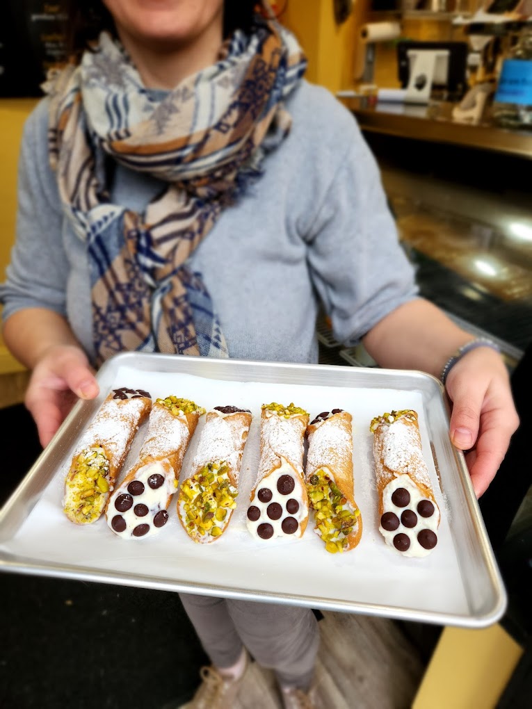 cannolis
