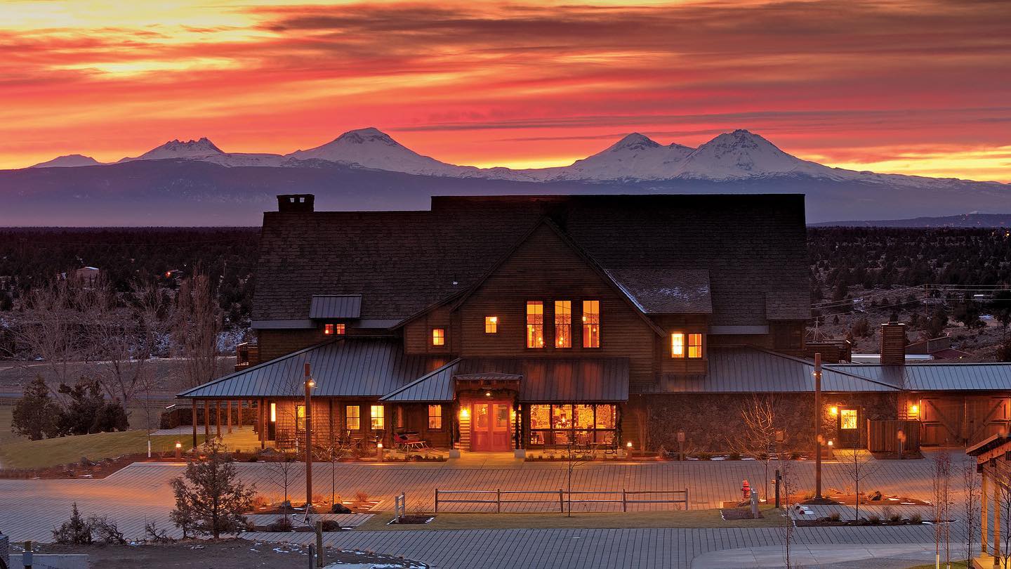 The Surreal Oregon Ranch That Offers Horse Riding, Swimming, And Breathtaking Views