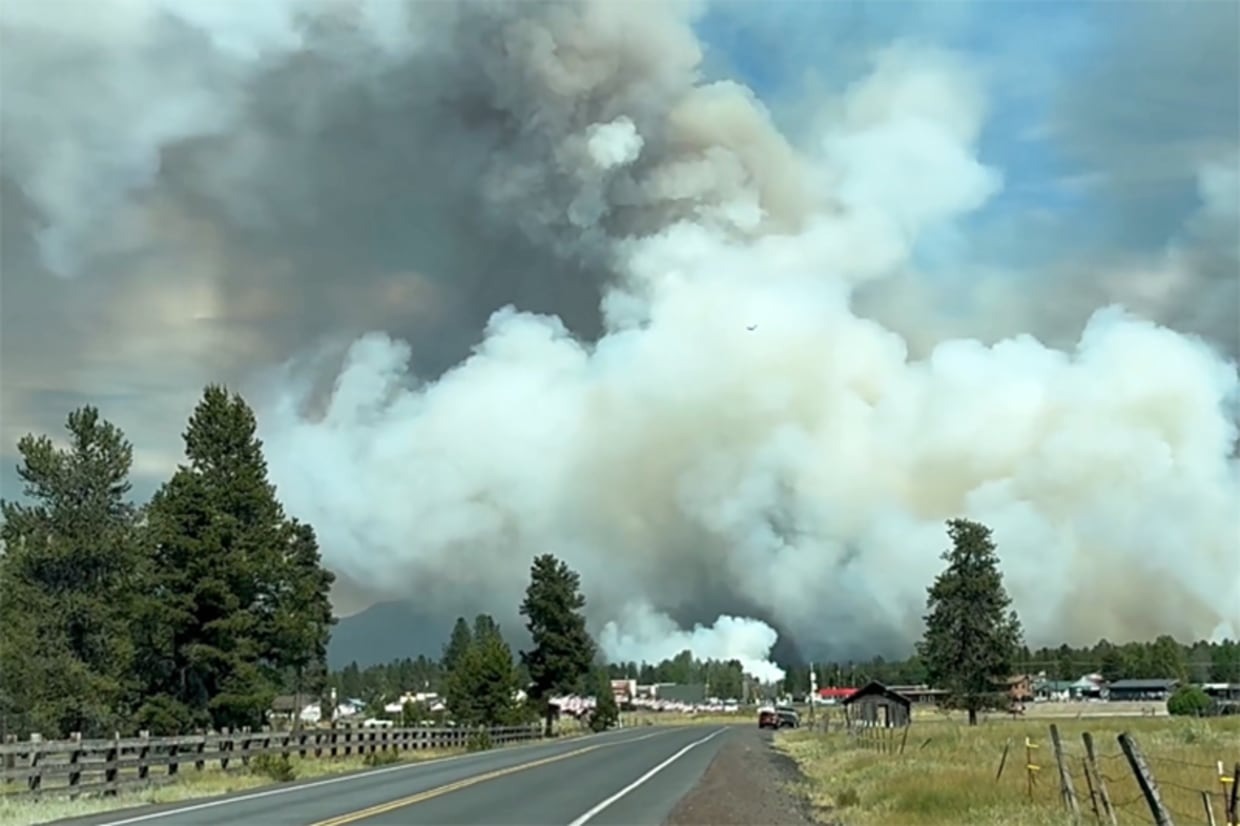 wildfire Thick smoke billows from the Darlene 3 wildfire in La Pine, Oregon, on Tuesday. Photo courtesy of Sherry Ferris.