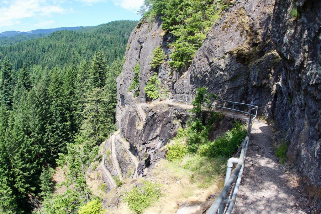 beacon rock, missoula floods, oregon, columbia river gorge, geology, oregon history, interactive map, prehistory, prehistoric floods