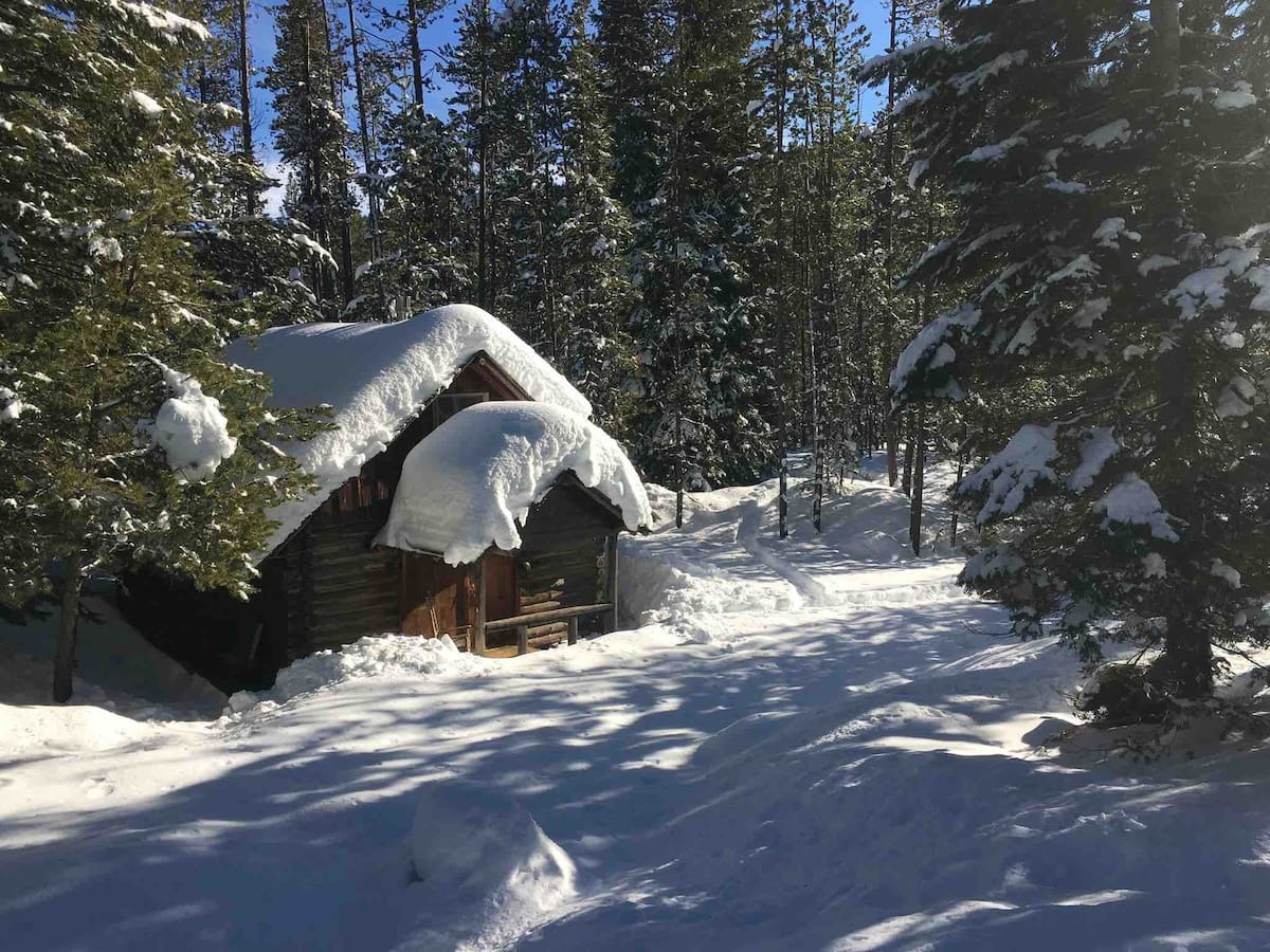 0dc42a29-db6c-478f-8e3e-ec230005 cozy airbnb bend oregon