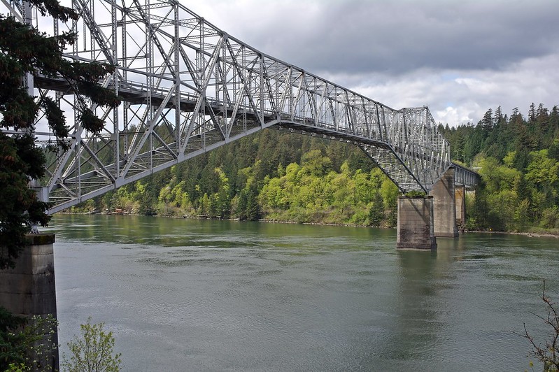 Photo by Viking Visual via Flickr CC2 Bridge of the Gods.