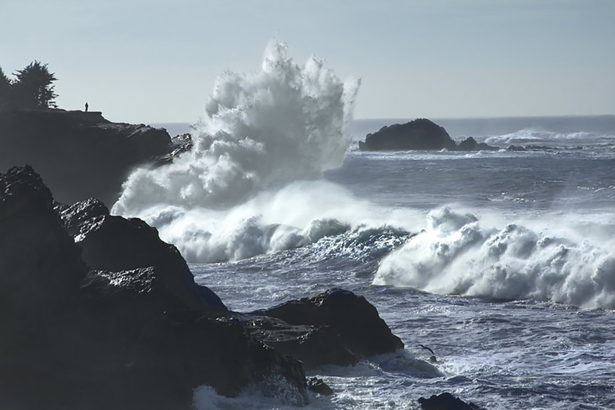 oregon_coast_king_tide_Waves A large wave crashes on rocks at the Oregon coast.