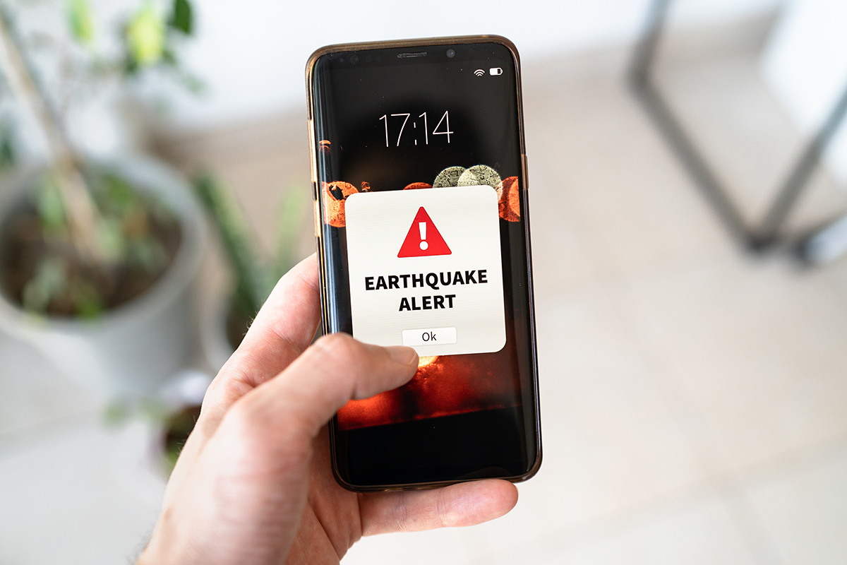 A,New,Earthquake,Alert,Notification,On,The,Smart,Phone. earhtquake alert