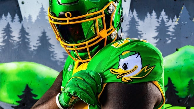 74990135007-oregon-fb-week-1 Oregon's Week 1 uniform