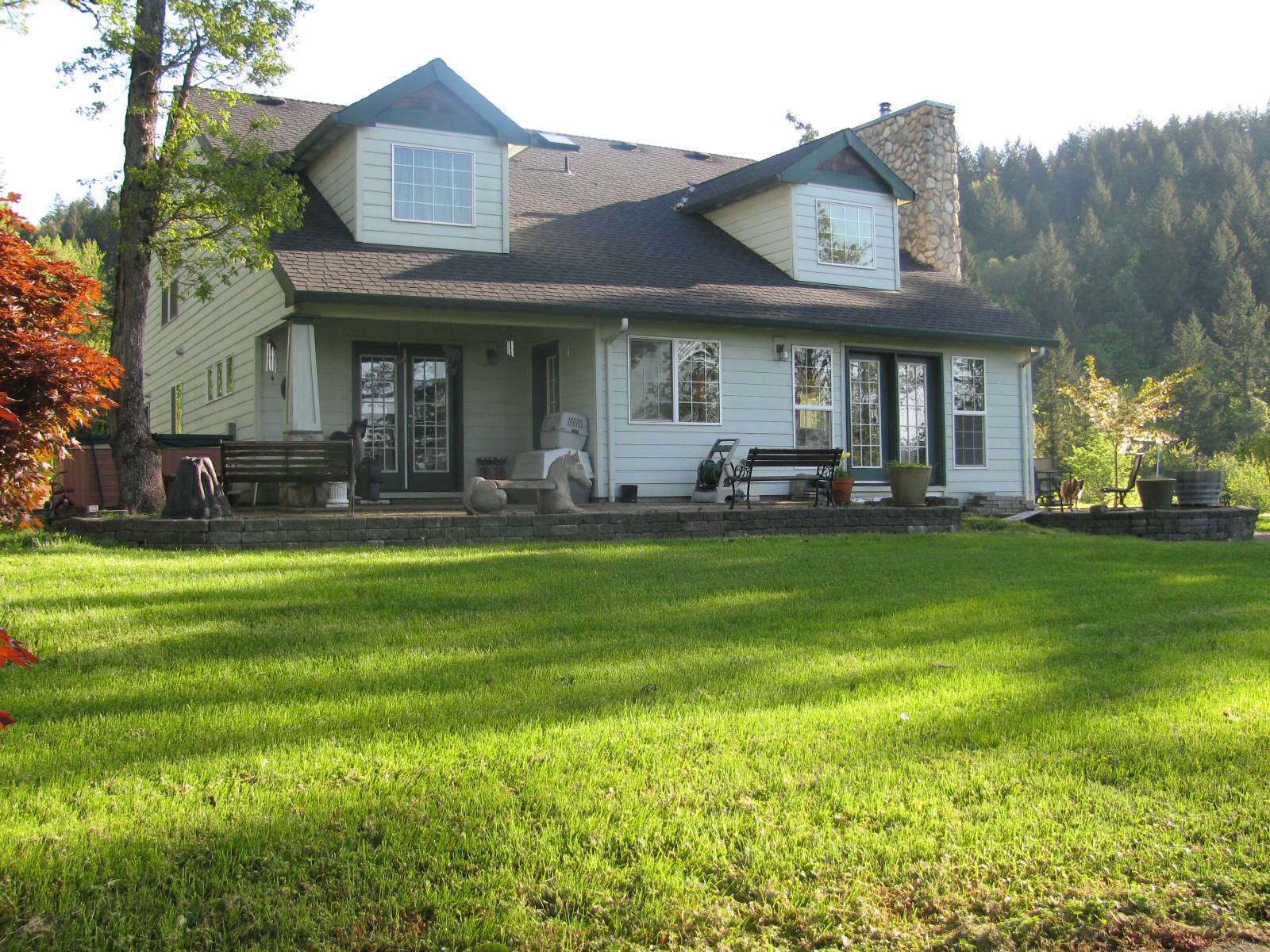 The Owl’s Nest Inn Bed And Breakfast Newberg, Oregon The Owl's Nest Inn is a white house.