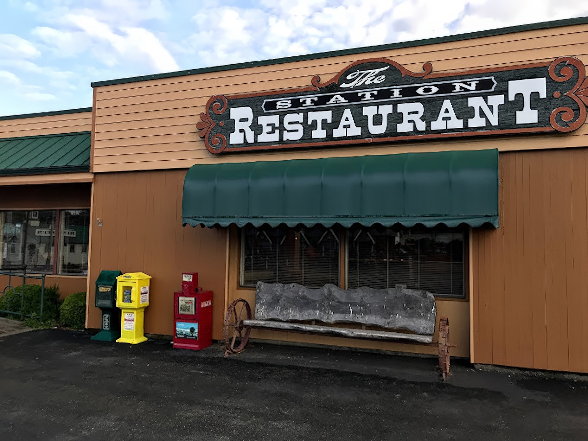 2019-05-21 The Station in Bandon Oregon