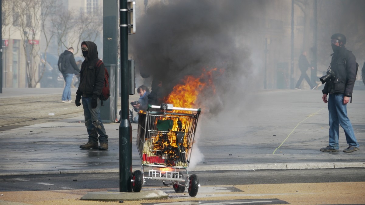 event_fire_people_against_govern end times