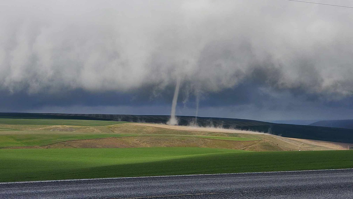 tornado landspout tornado oregon