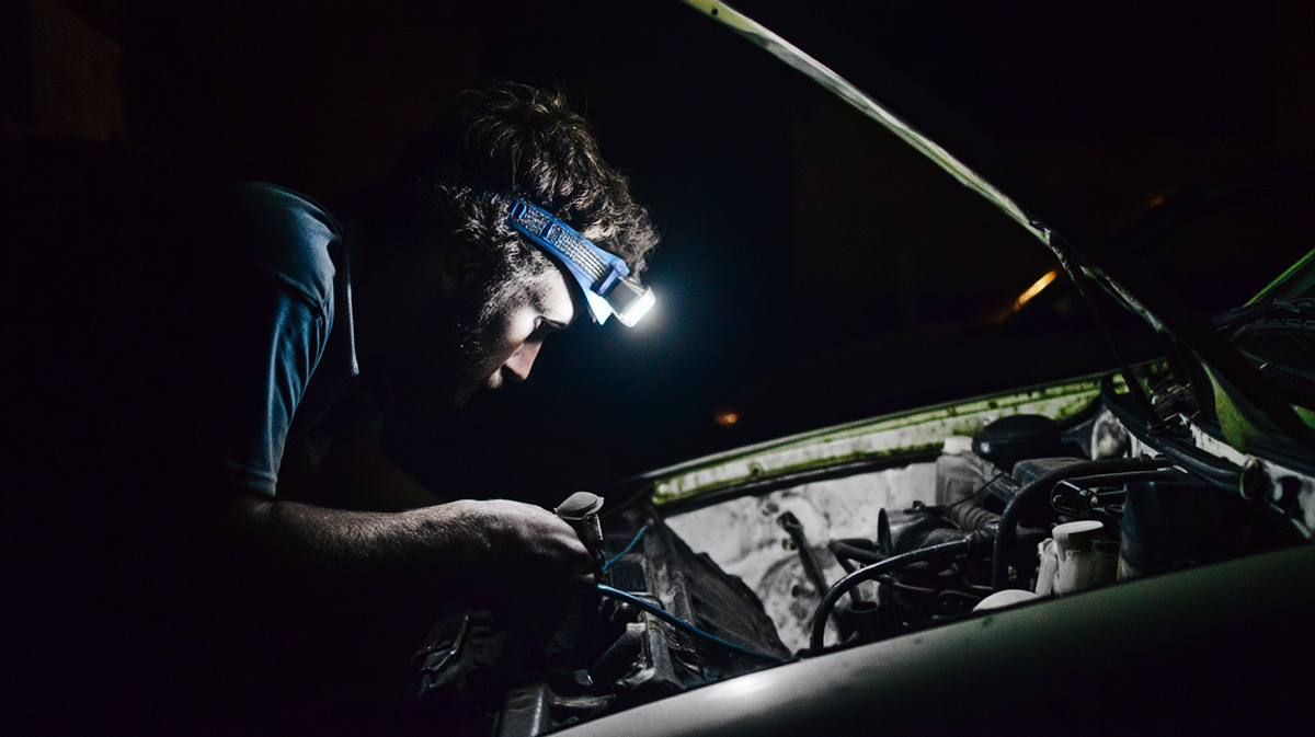 methy_guy_head_lamp methy guy working on car