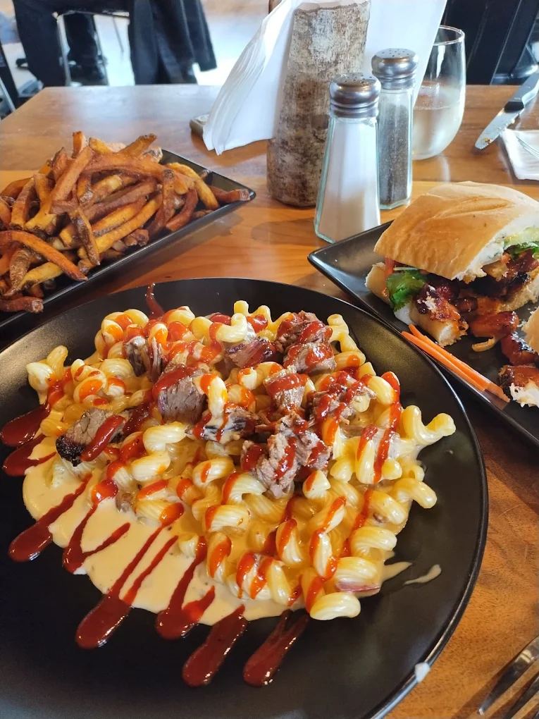 Mouthwatering brisket mac and cheese drizzled with a red sauce.