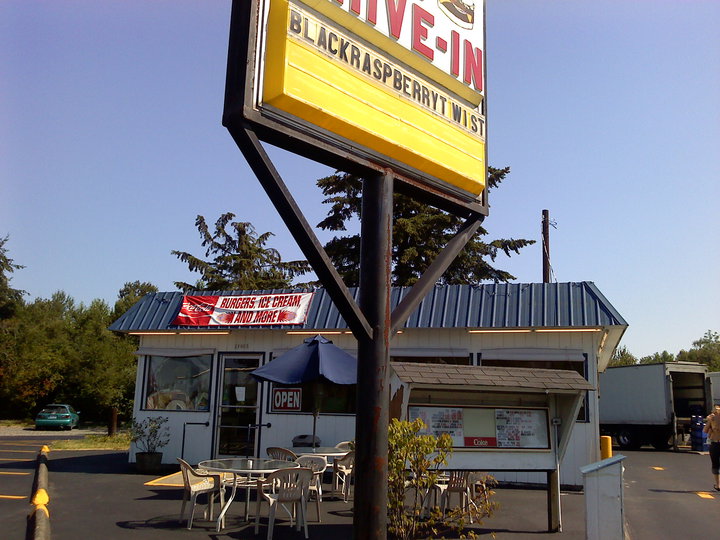 Photo via the Don And Jo’s Drive In Facebook page. The outside of Don and Jo's Drive in.