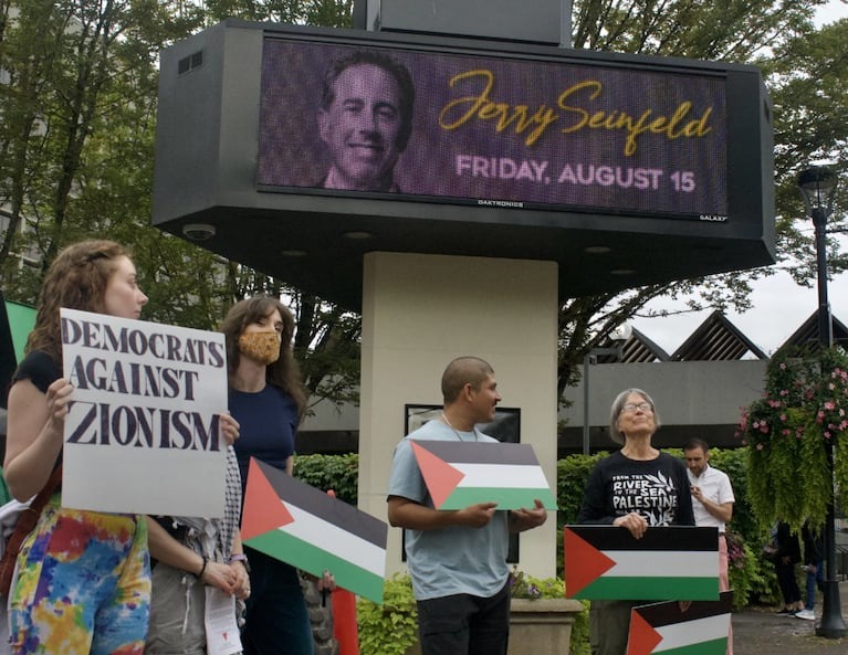 5CH3HEHTCNC6TCHT3IGNRHMYTE Seinfeld protest Eugene Oregon