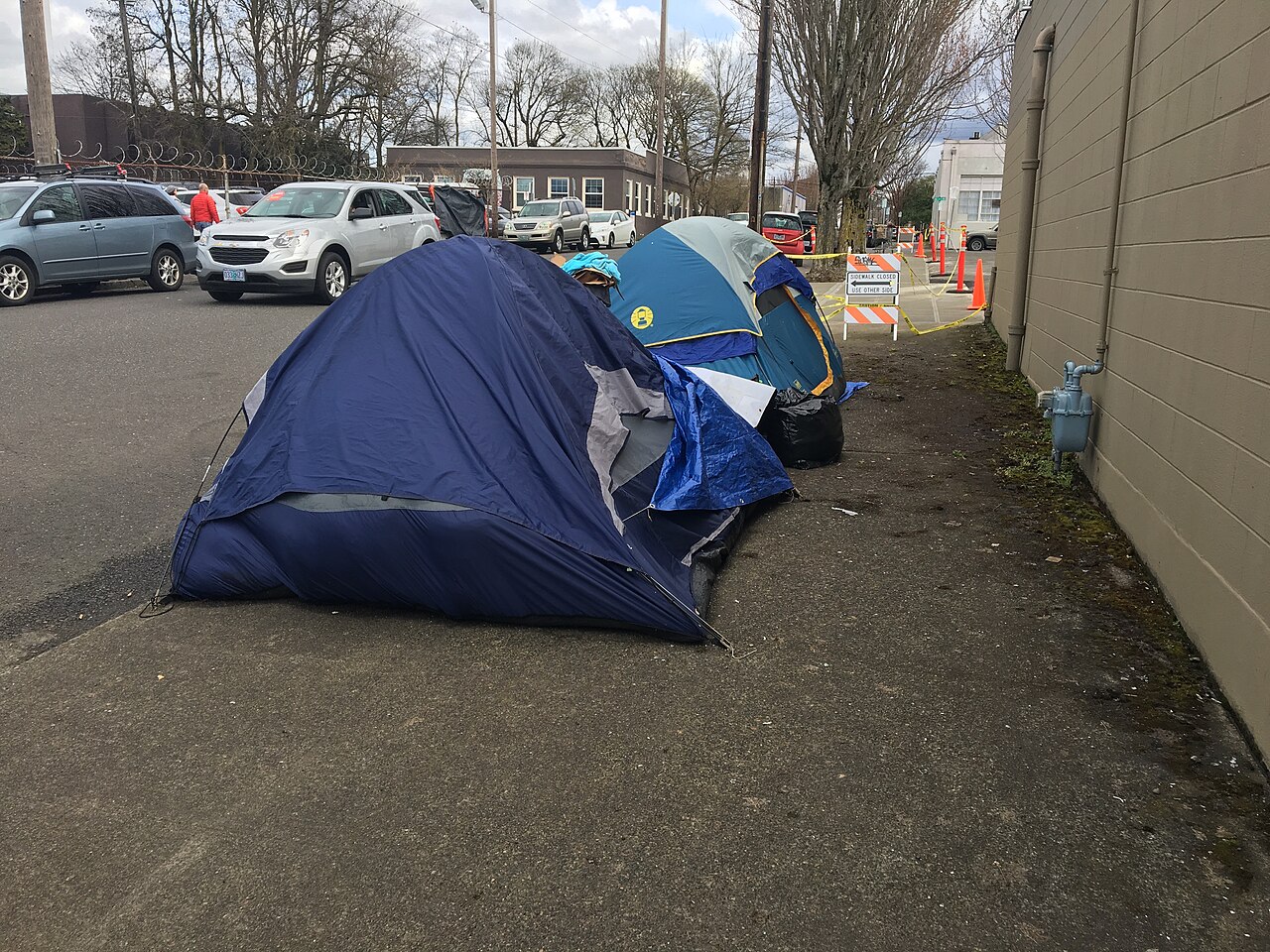 Homeless_camp_-_Buckman,_Portland,_Oregon