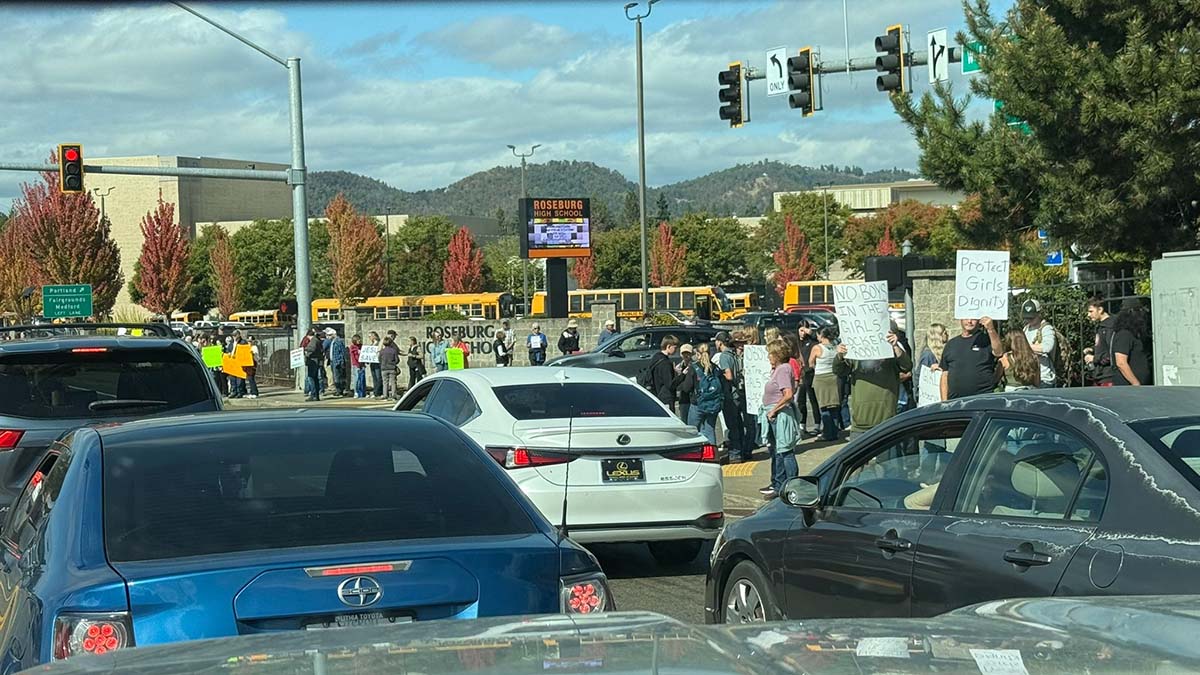roseburg_walkout_oregon Roseburg High School Walkout