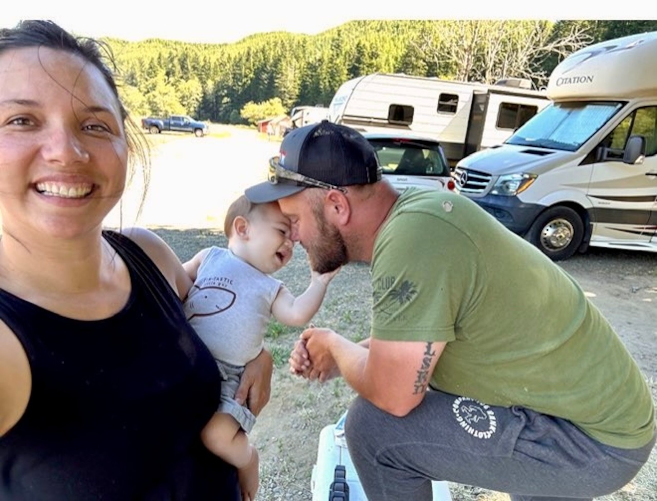3HMHVBXXMZDNPBRKRIZUS4XM34 Chamet Jackson, left, poses for a photo with her son Dane and husband Aaron Paulsen