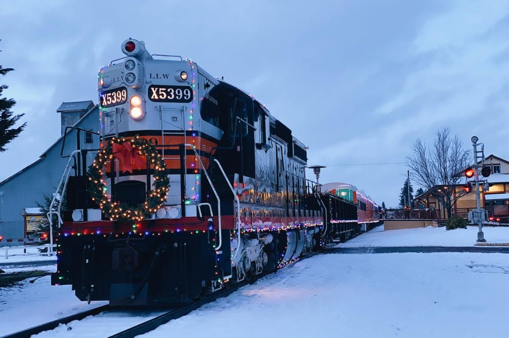 Santiam Excursions, Train rides, oregon, fun things to do, sunday brunch, lebanon oregon, holiday trains, railriders, rail bike tours, family adventures, what to do with kids