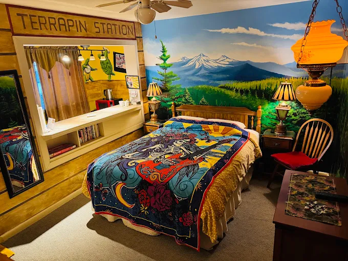 Itty Bitty Inn in North Bend, Oregon