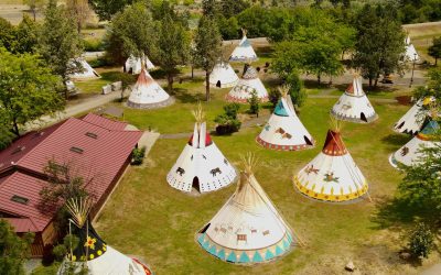 This Oregon Hot Springs Resort Feels Like a Hidden Desert Escape With Pools and Stargazing