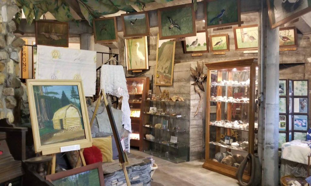 Living Rock Studios, Brownsville Oregon, Rocks and Minerals Museum, Willamette Valley, Rockhounding, Roadside Attractions, Things To Do, Family Fun, Good Places for Kids, Logging History, Exhibits, Petrified Wood, Jasper, Agates, Thunder Eggs