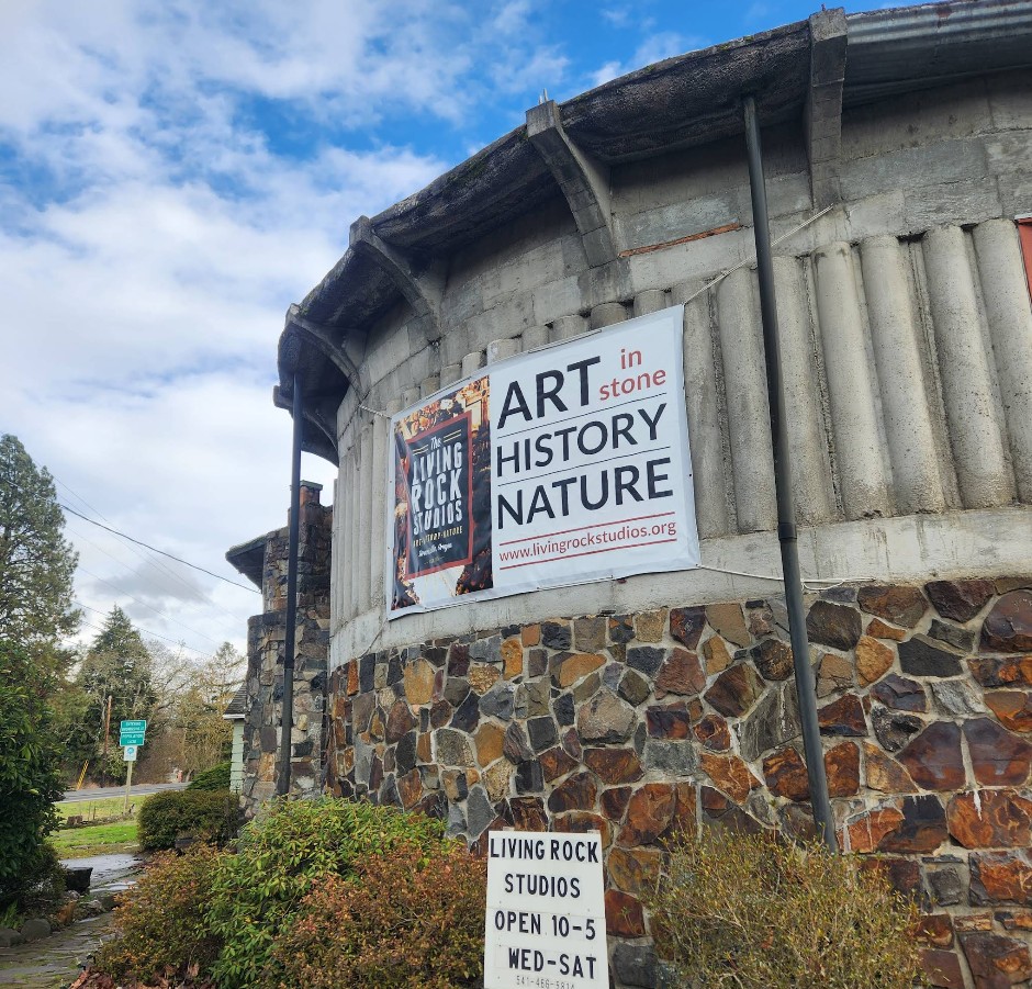 Living Rock Studios, Brownsville Oregon, Rocks and Minerals Museum, Willamette Valley, Rockhounding, Roadside Attractions, Things To Do, Family Fun, Good Places for Kids, Logging History, Exhibits, Petrified Wood, Jasper, Agates, Thunder Eggs