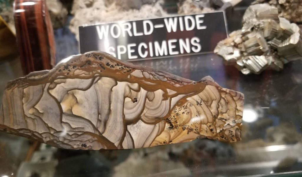 Living Rock Studios, Brownsville Oregon, Rocks and Minerals Museum, Willamette Valley, Rockhounding, Roadside Attractions, Things To Do, Family Fun, Good Places for Kids, Logging History, Exhibits, Petrified Wood, Jasper, Agates, Thunder Eggs