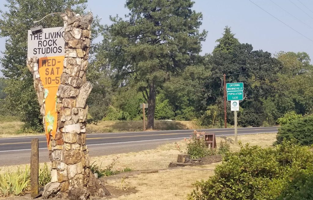 Living Rock Studios, Brownsville Oregon, Rocks and Minerals Museum, Willamette Valley, Rockhounding, Roadside Attractions, Things To Do, Family Fun, Good Places for Kids, Logging History, Exhibits, Petrified Wood, Jasper, Agates, Thunder Eggs