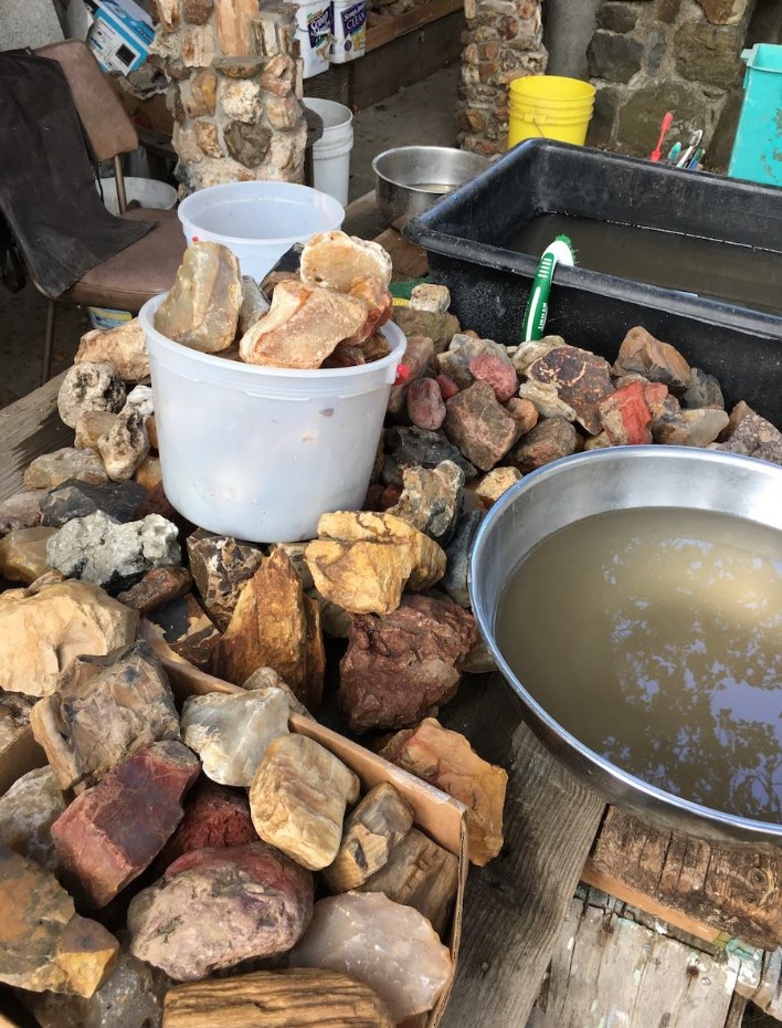 Living Rock Studios, Brownsville Oregon, Rocks and Minerals Museum, Willamette Valley, Rockhounding, Roadside Attractions, Things To Do, Family Fun, Good Places for Kids, Logging History, Exhibits, Petrified Wood, Jasper, Agates, Thunder Eggs