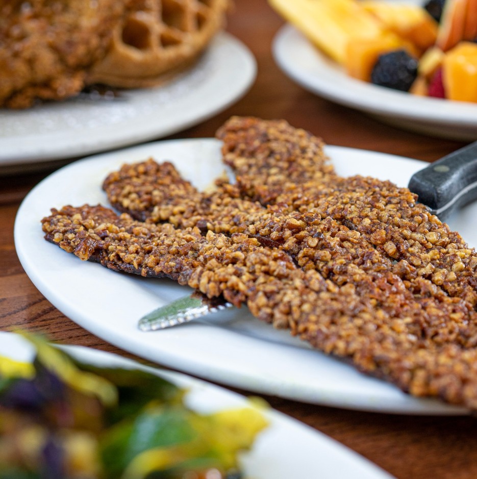 Screen Door Restaurant, Portland Oregon, Eastside, Where to Eat, Best Restaurants, Local Favorite, Fried Chicken and Waffles, Soul Food, Comfort Food, Southern Cooking, Barbecue, Brunch, Dinner, Breakfast, Northwest Fresh, Praline Bacon, Homemade Biscuits, Pie, Bloody Marys