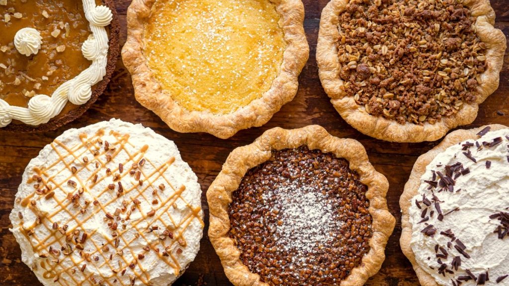 Screen Door Restaurant, Portland Oregon, Eastside, Where to Eat, Best Restaurants, Local Favorite, Fried Chicken and Waffles, Soul Food, Comfort Food, Southern Cooking, Barbecue, Brunch, Dinner, Breakfast, Northwest Fresh, Praline Bacon, Homemade Biscuits, Pie, Bloody Marys