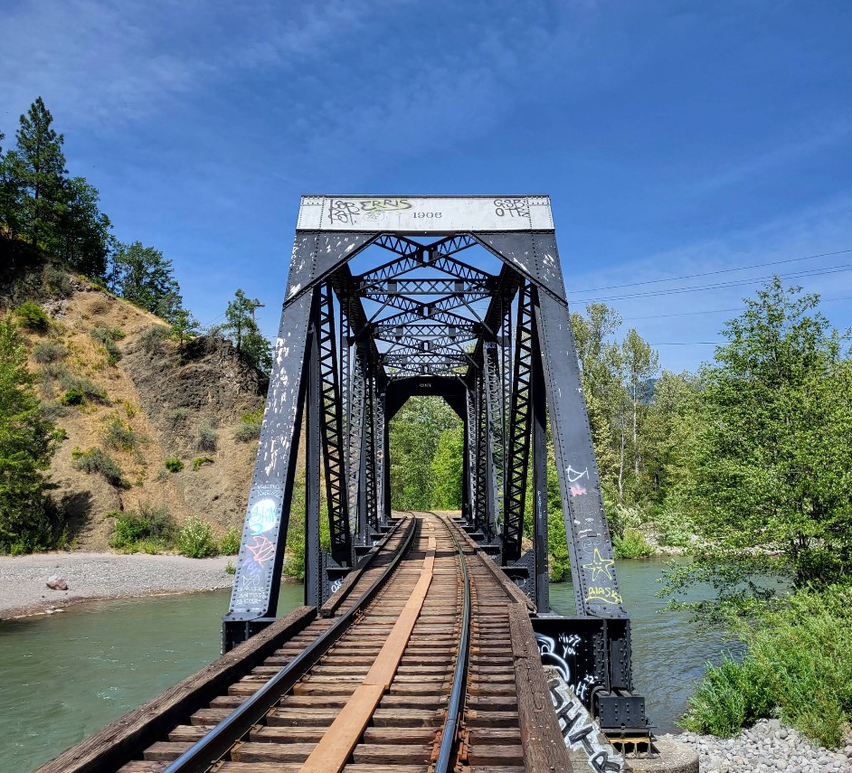 Penstock Flume Pipeline Trail, Hood River Oregon, Columbia River Gorge, Hidden Trailheads, Unique Hikes, Oregon History, Abandoned Places, Railroad Trails, Dog Friendly, PNW, Pacific Northwest, Easy Hikes, Out and Back