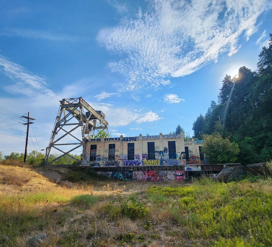 Penstock Flume Pipeline Trail, Hood River Oregon, Columbia River Gorge, Hidden Trailheads, Unique Hikes, Oregon History, Abandoned Places, Railroad Trails, Dog Friendly, PNW, Pacific Northwest, Easy Hikes, Out and Back