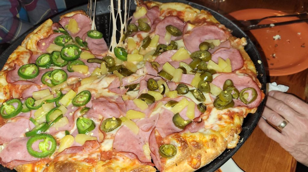 Kaleidoscope Pizzaria and Pub, Medford, Southern Oregon, Best Restaurants, Where to Eat, Unique Pies, Interesting Flavors, Grateful Dead Theme, Local Favorites, Full Bar, Family Friendly