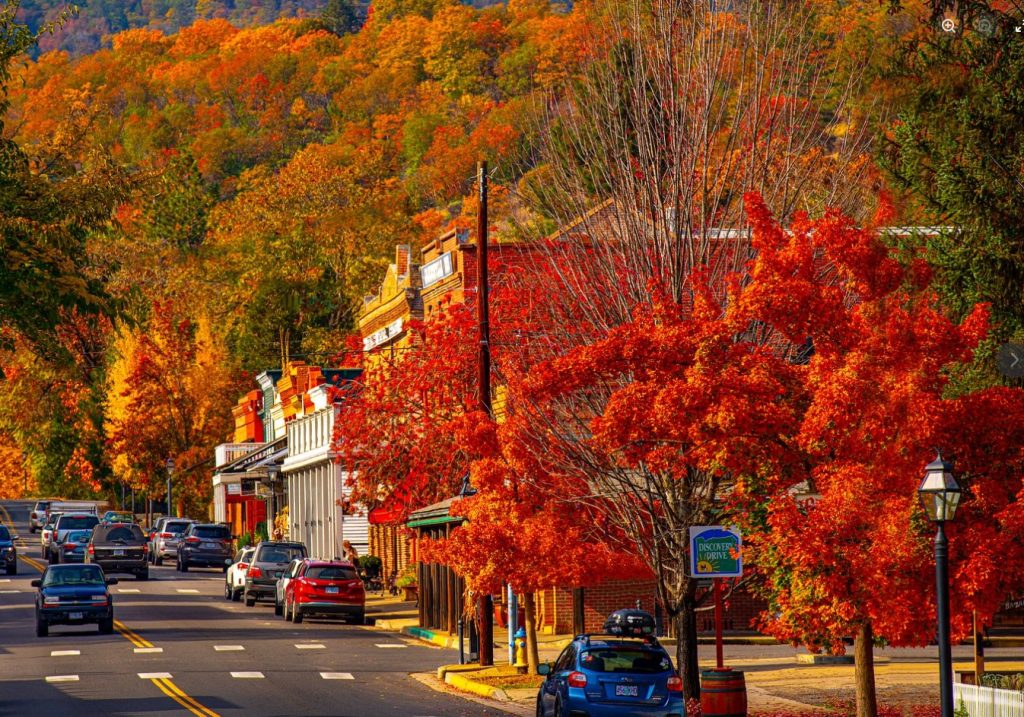 Jacksonville Oregon, Historic Places, Gold Rush Town, Things to Do, Trolley Tours, Britt Festival, Christmas Parade, Downtown, Panning For Gold, Forest Park, Old Cemetery, Southern Oregon, National Register, Wine Tours, Applegate Valley