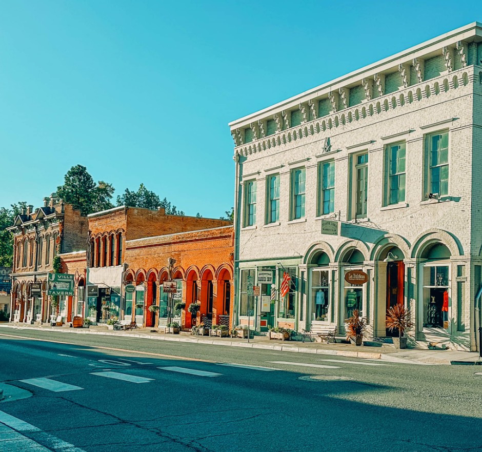 Jacksonville Oregon, Historic Places, Gold Rush Town, Things to Do, Trolley Tours, Britt Festival, Christmas Parade, Downtown, Panning For Gold, Forest Park, Old Cemetery, Southern Oregon, National Register, Wine Tours, Applegate Valley