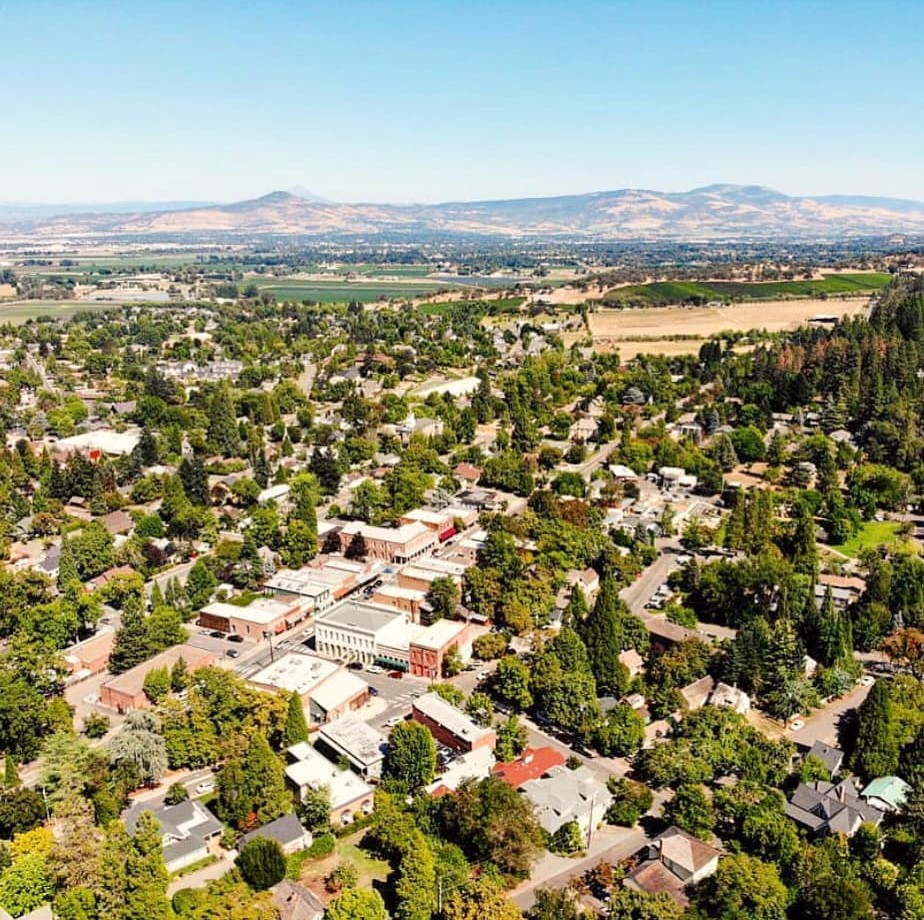 Jacksonville Oregon, Historic Places, Gold Rush Town, Things to Do, Trolley Tours, Britt Festival, Christmas Parade, Downtown, Panning For Gold, Forest Park, Old Cemetery, Southern Oregon, National Register, Wine Tours, Applegate Valley