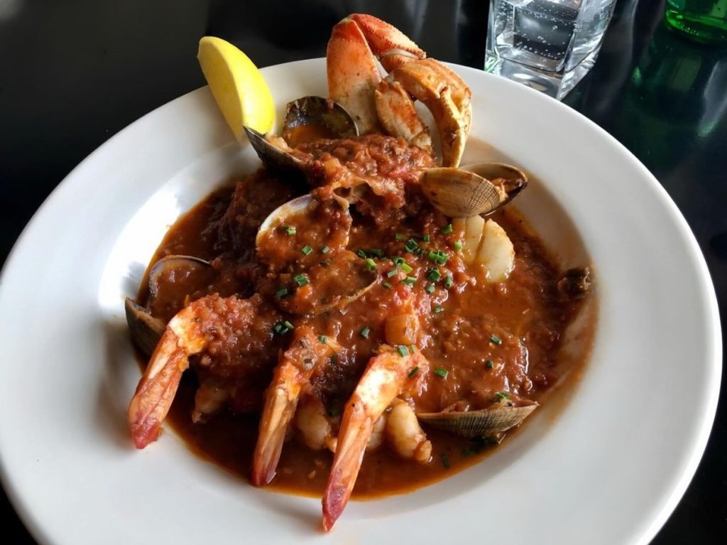 Cioppino House, Pleasant Hill Oregon, Eugene Springfield Area, Hwy 58, Oakridge, Itallian Restaurant, Seafood, Steak House, Where to Eat, Best Spots, Wine Menu, Willamette Valley, Date Night, Where to go For Dinner, Romantic Vibes
