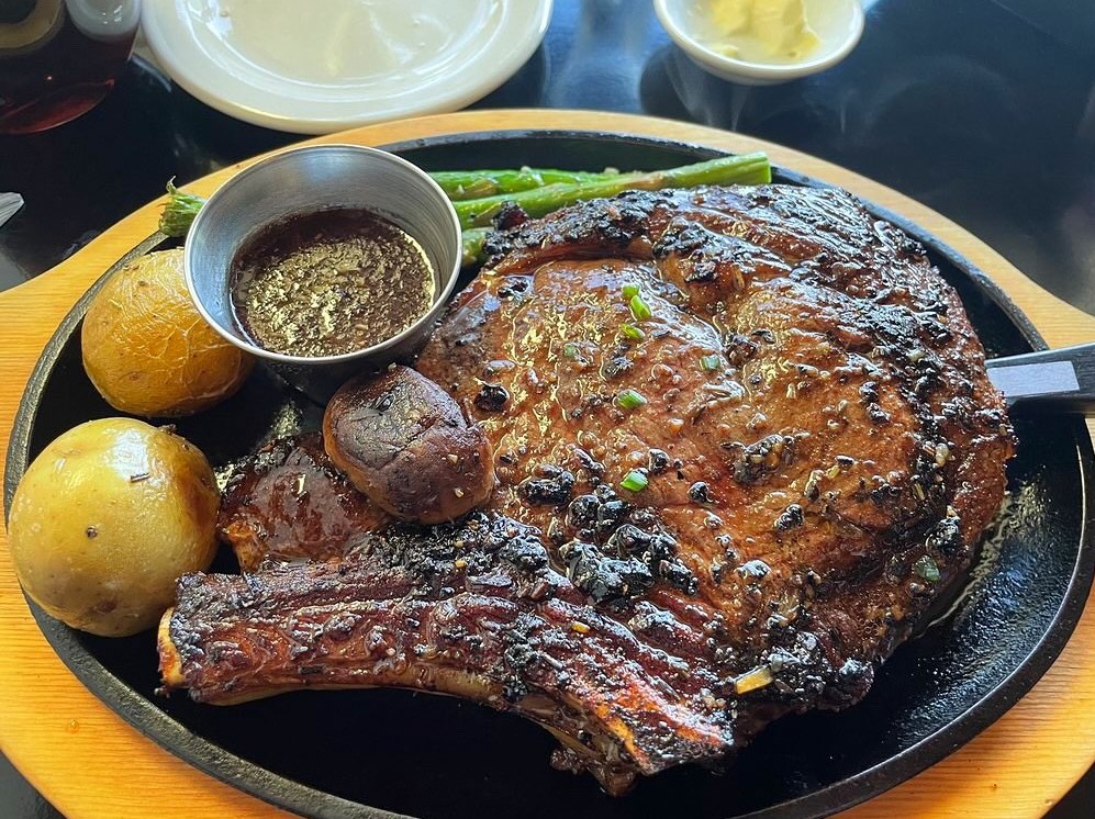 Cioppino House, Pleasant Hill Oregon, Eugene Springfield Area, Hwy 58, Oakridge, Itallian Restaurant, Seafood, Steak House, Where to Eat, Best Spots, Wine Menu, Willamette Valley, Date Night, Where to go For Dinner, Romantic Vibes