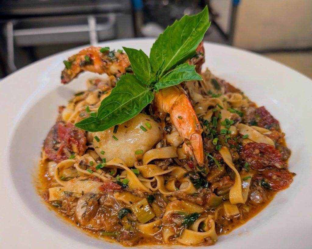 Cioppino House, Pleasant Hill Oregon, Eugene Springfield Area, Hwy 58, Oakridge, Itallian Restaurant, Seafood, Steak House, Where to Eat, Best Spots, Wine Menu, Willamette Valley, Date Night, Where to go For Dinner, Romantic Vibes