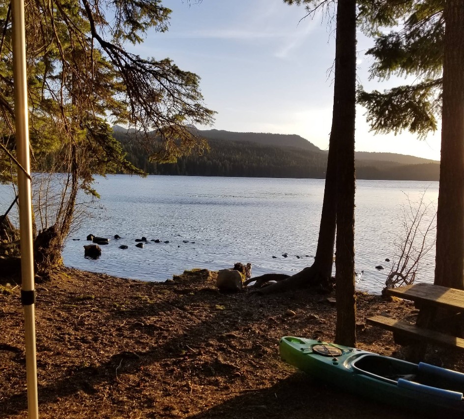 odell lake, oregon, willamette pass, cascade lakes, fishing, record 40-lb mackinaw trout, hiking, camping, mountains, scenic beauty, kayaking, boating, winter adventures, things to do, places to go