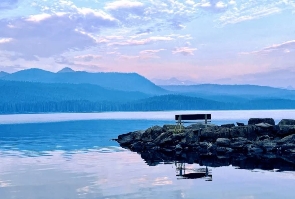 odell lake, oregon, willamette pass, cascade lakes, fishing, record 40-lb mackinaw trout, hiking, camping, mountains, scenic beauty, kayaking, boating, winter adventures, things to do, places to go