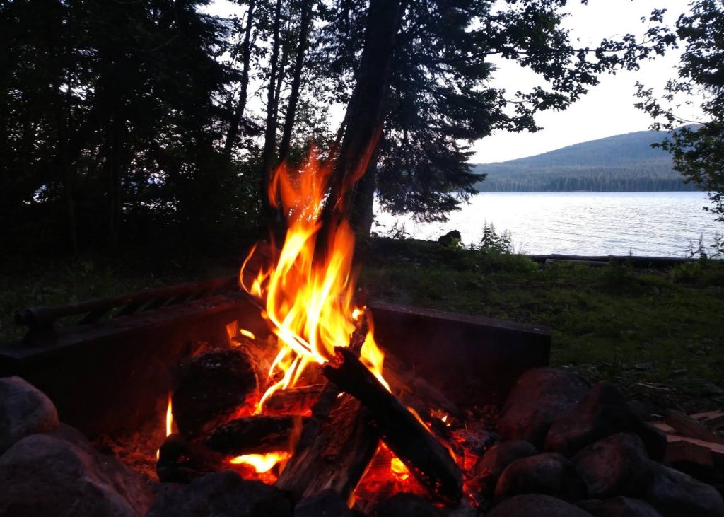 odell lake, oregon, willamette pass, cascade lakes, fishing, record 40-lb mackinaw trout, hiking, camping, mountains, scenic beauty, kayaking, boating, winter adventures, things to do, places to go