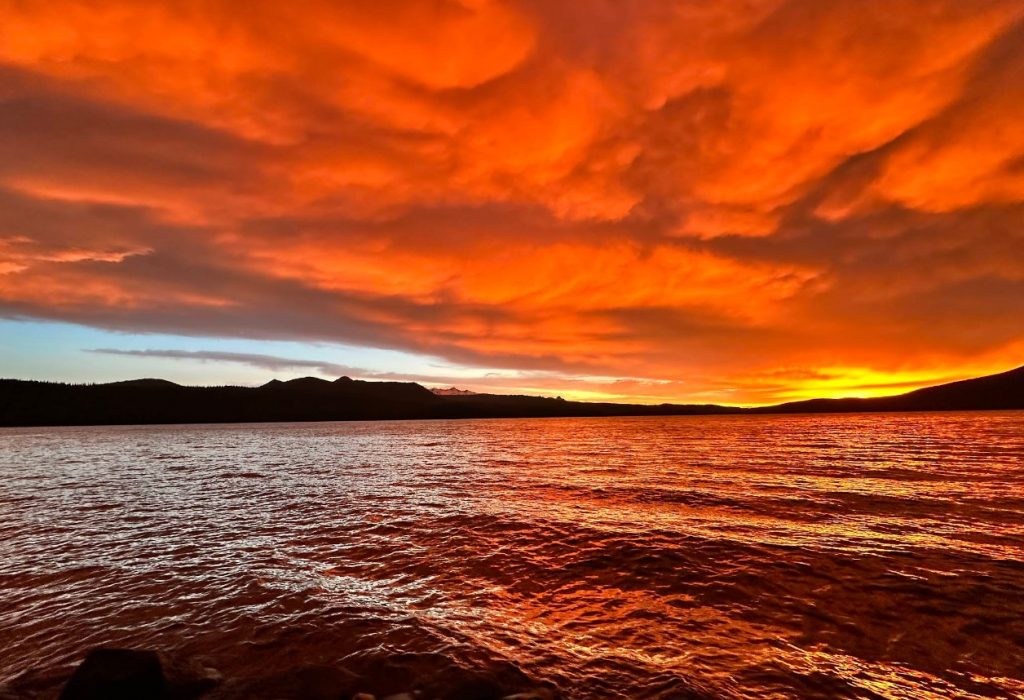 odell lake, oregon, willamette pass, cascade lakes, fishing, record 40-lb mackinaw trout, hiking, camping, mountains, scenic beauty, kayaking, boating, winter adventures, things to do, places to go
