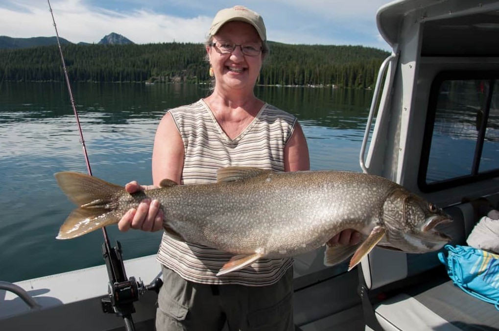 odell lake, oregon, willamette pass, cascade lakes, fishing, record 40-lb mackinaw trout, hiking, camping, mountains, scenic beauty, kayaking, boating, winter adventures, things to do, places to go