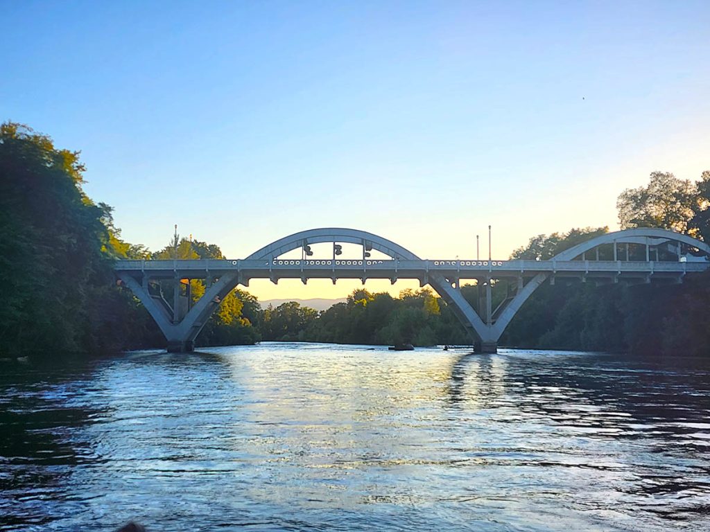 hellgate jet boat excursions, visit grants pass, oregon adventures, rogue river, southern oregon, family fun, summer vacation, road trips, dinner tour, where to go, things to do, wildlife, adrenaline fuel, lulu's cafe, cathedral hills hiking, riverside inn, hellgate river lodge, in-n-out burger