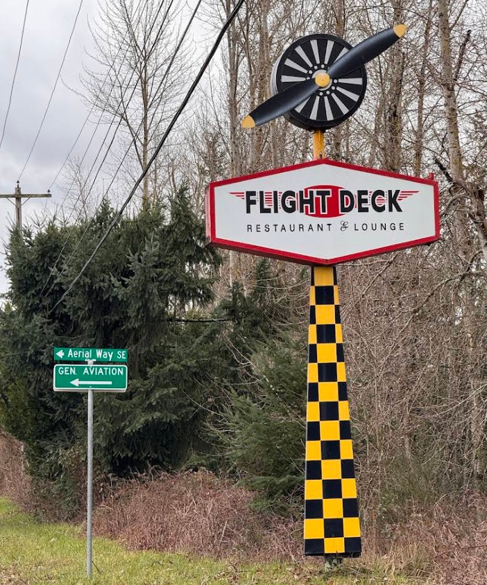 Flight Deck Restaurant, Salem Oregon Airport, Cool Places to Eat, Where to get lunch in Marion County, Aircraft, Spots Kids Love, Diners, Breakfast, Dinner, Watch Planes Take Off, Willamette Valley, Pacific Northwest