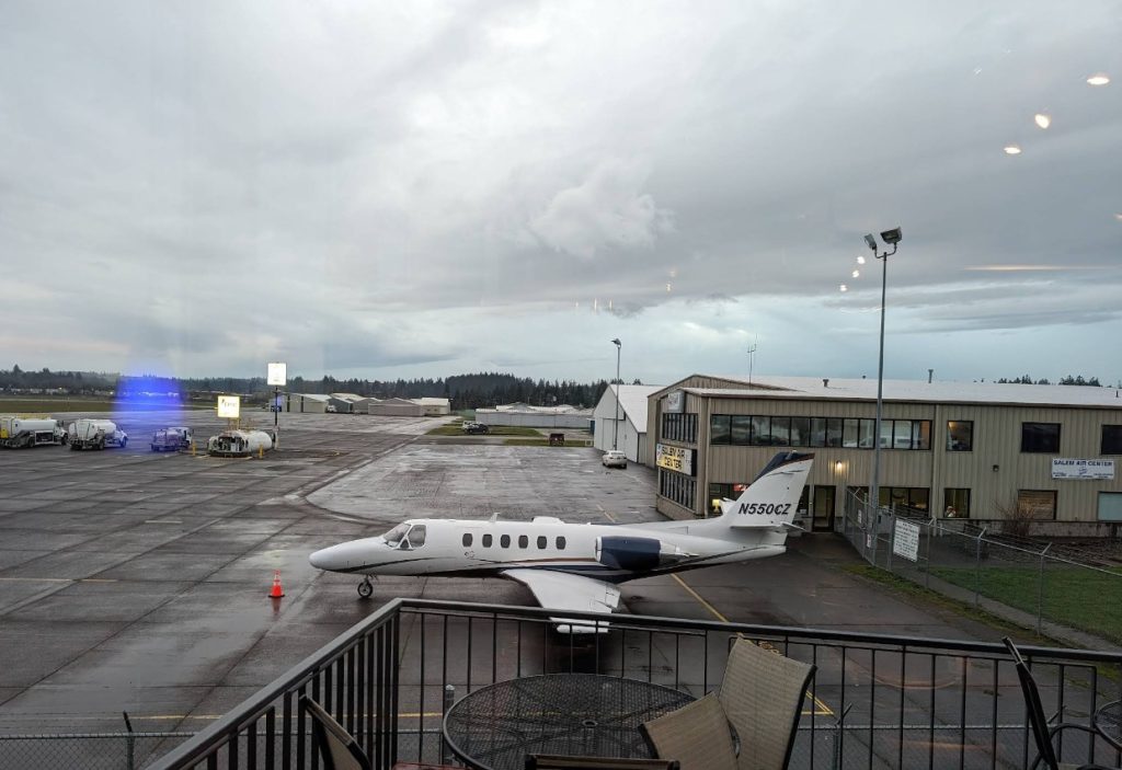 Flight Deck Restaurant, Salem Oregon Airport, Cool Places to Eat, Where to get lunch in Marion County, Aircraft, Spots Kids Love, Diners, Breakfast, Dinner, Watch Planes Take Off, Willamette Valley, Pacific Northwest