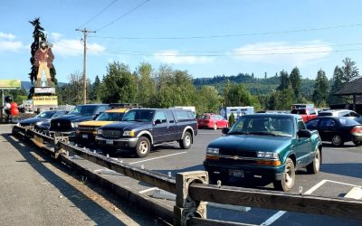 Paul Bunyan Still Welcomes Coast-Bound Travelers To This Legendary Oregon Roadside Pizza Stop