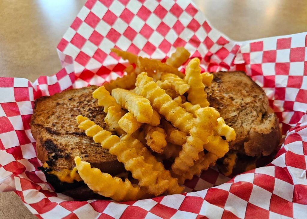 Snack Shack, Eugene Oregon, Old School, Comfort Food, Franklin Blvd, Willamette Valley, Where to Eat, Best Restaurants, Drive-In Vibes, Burgers, Fries, Milkshakes, Breakfast, Fish and Chips